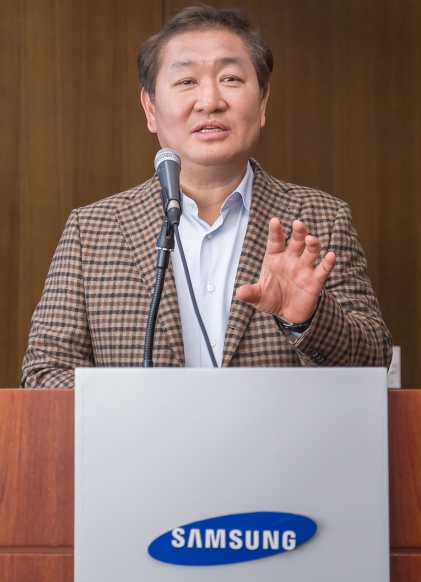 △지난 8일 기자간담회에서 발언하는 한종희 삼성전자 영상디스플레이사업부 사장/사진=삼성전자