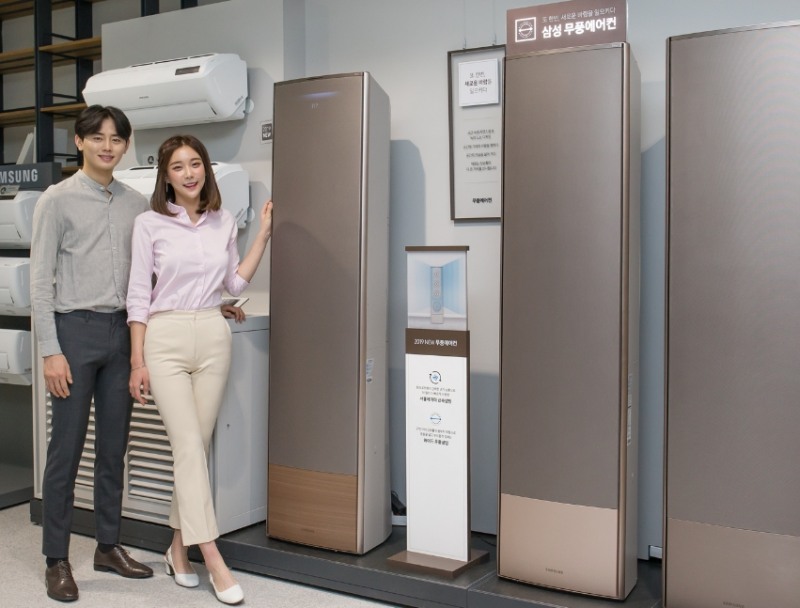△모델들이 삼성전자 2019년형 무풍 에어컨 모델을 홍보하고 있다/사진=오승혁 기자(삼성 뉴스룸 캡처)