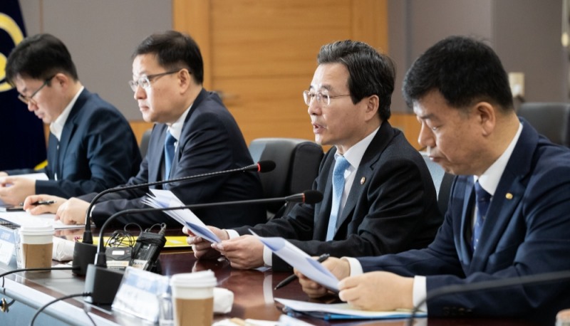 김용범 금융위 부위원장이 12일 서울 종로구 정부서울청사 금융위원회에서 열린 기업의 외부감사 부담 완화를 위한 간담회에서 모두발언을 하고 있다. / 사진= 금융위원회