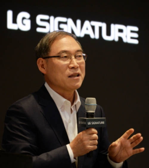 △송대현 LG전자 H&A 사업본부장이 기자들의 질문에 답하는 모습/사진=LG전자