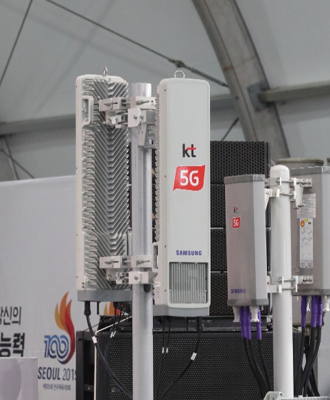 △26일 KT 5G 기술 기자설명회장에 설치된 KT 5G 기지국 모습/사진=KT