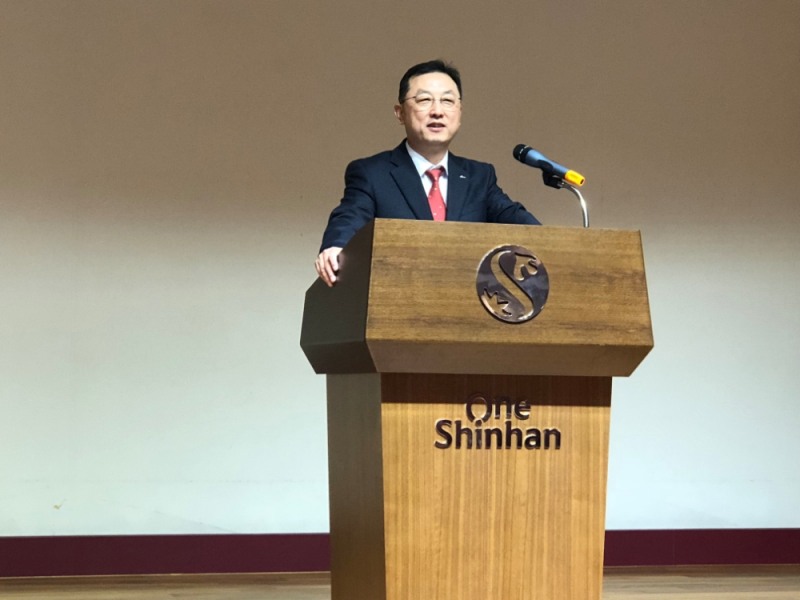 ▲김병철 신한금융투자 사장이 26일 오후 서울 여의도 신한금융투자 사옥에서 열린 취임 기자간담회에서 인사 말씀을 하고 있다./사진=한아란 기자