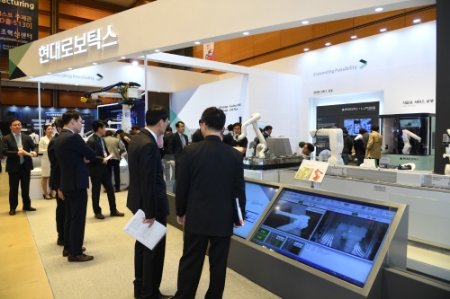 서울 코엑스에서 개최된 '스마트공장.자동화산업전 2019'의 현대로보틱스 부스 (사진=현대로보틱스)