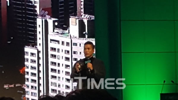 이석우 디자이너가 28일 기자간담회에서 발표하고 있다.