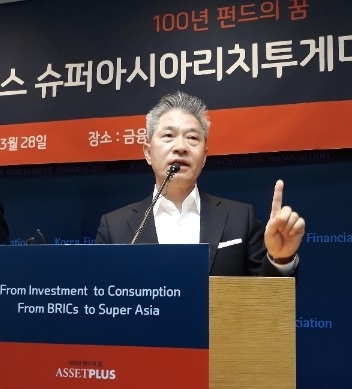 강방천 에셋플러스자산운용 회장이 28일 금융투자협회에서 열린 기자간담회에서 슈퍼아시아리치투게더펀드를 발표하고 있다. /사진=홍승빈 기자