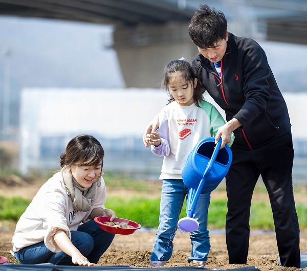 화승그룹, 사회공헌 주말농장 '화승이랑' 파종식