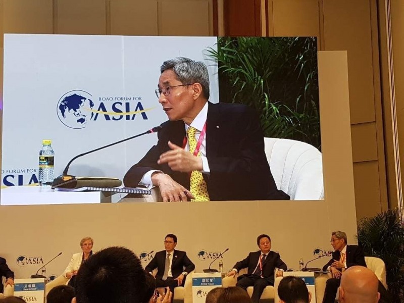 29일 중국에서 열린 보아오포럼 ‘한·중 최고경영자 간담회’에서 윤종규 KB금융그룹 회장(맨 오른쪽)이 발언하고 있다. / 사진제공= KB금융지주