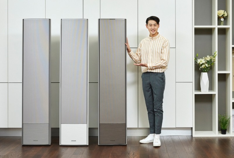 △삼성전자 모델이 확대될 무풍에어컨 갤러리 제품 라인업을 소개하고 있다/사진=삼성전자