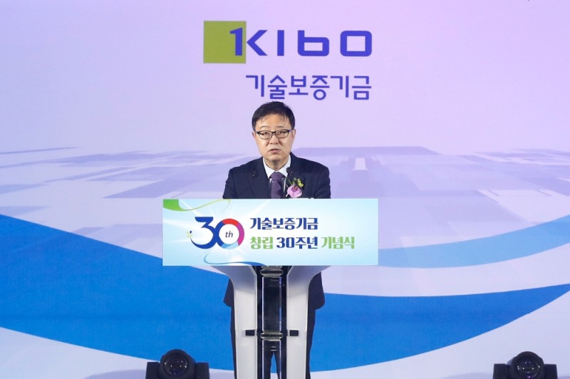 정윤모 기술보증기금 이사장이 1일 기보 창립 30주년 기념식에서 인사말을 하고 있다./사진=기술보증기금