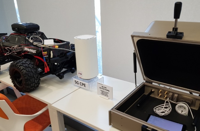 △이노베이션 랩에 설치된 쉴드 박스와 무선 라우터 등 지원되는 기기, 장비의 모습/사진=오승혁 기자