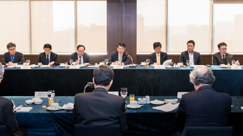 수출입은행과 해외건설협회가 공동으로 4일 서울 명동 은행회관에서 국내 주요 건설업체와 유관기관들이 참석한 가운데 '2019년도 해외건설 수주플랫폼 2차 회의'를 개최했다. / 사진= 수출입은행