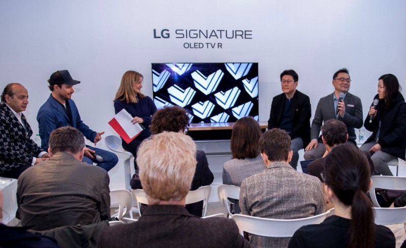 △밀라노 디자인 위크 2019에서 LG전자가 진행한 디자인 코트 행사 모습, 왼쪽부터 하디 테헤라니 독일 건축가, 스테판 디에즈 독일 산업 디자이너, 알바 카펠리에리 폴리테크니코 대학 패션디자인학과장, 조성구 LG전자 HE디자인연구소장 상무, 정욱준 H&A디자인연구소장/사진=LG전자