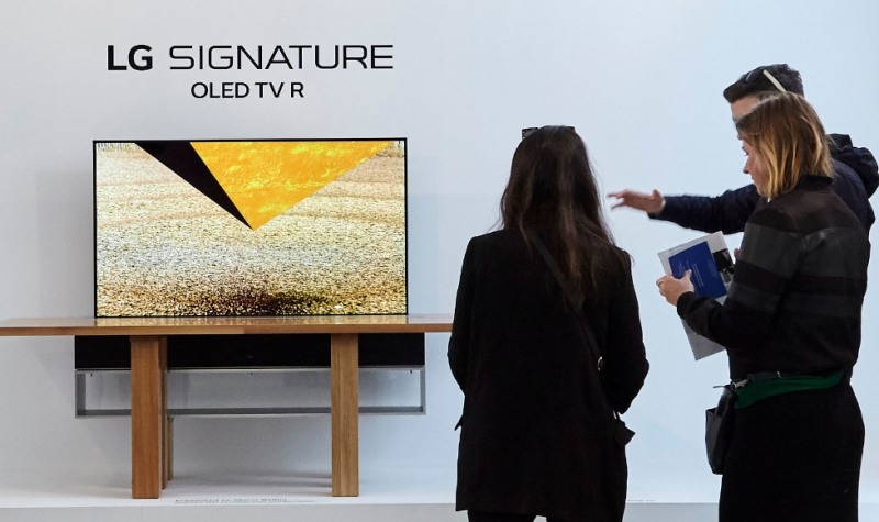 △밀라노 디자인 위크 LG 시그니처 관에 전시된 올레드 TV R 제품의 모습/사진=LG전자