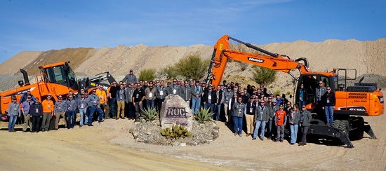 두산인프라코어가 지난 2월 미국 애리조나 투손(Tucson)에 위치한 리얼 오퍼레이션 센터(The Real Operation Center)에서 고객 초청 행사를 열었다. (사진=두산인프라코어)