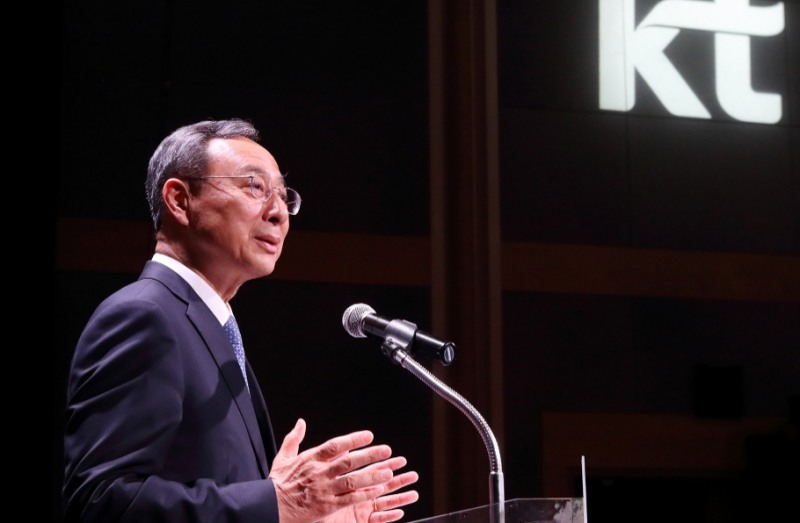△황창규 KT 회장이 그룹임원 워크숍에서 기조연설을 하고 있다/사진=KT