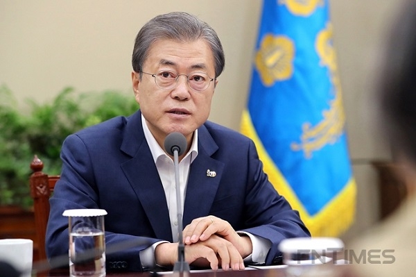 文 "시스템반도체 1위 정부도 돕겠다"...삼성전자 133조 투자계획에 적극 지원 약속