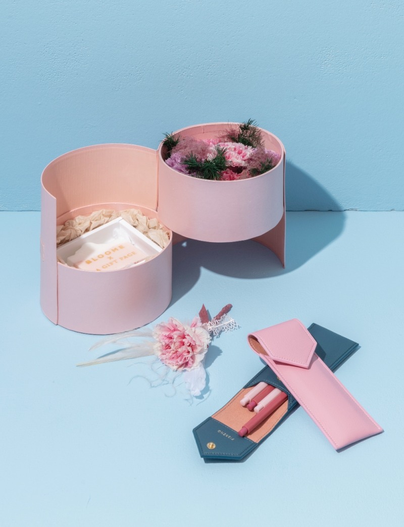 현대백화점이 오는 3일부터 천호점 선물 상품 편집숍 '기프트 페이지'에서 가정의 달을 맞아 '더 기프트-러브 에디션'을 선보인다고 2일 밝혔다. /사진제공=현대백화점