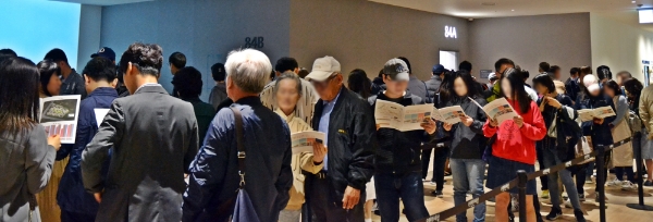 감일 에코엔 e편한세상 견본주택을 소비자들이 둘러보고 있다. 사진=대림산업.