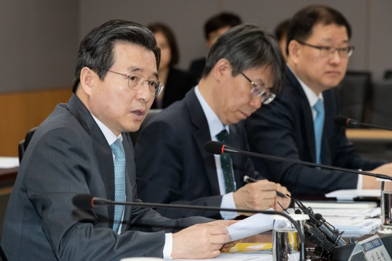 김용범 금융위 부위원장이 3일 서울 종로구 정부서울청사 금융위원회에서 열린 금융규제혁신 통합추진 회의에서 모두발언을 하고 있다. / 사진= 금융위원회