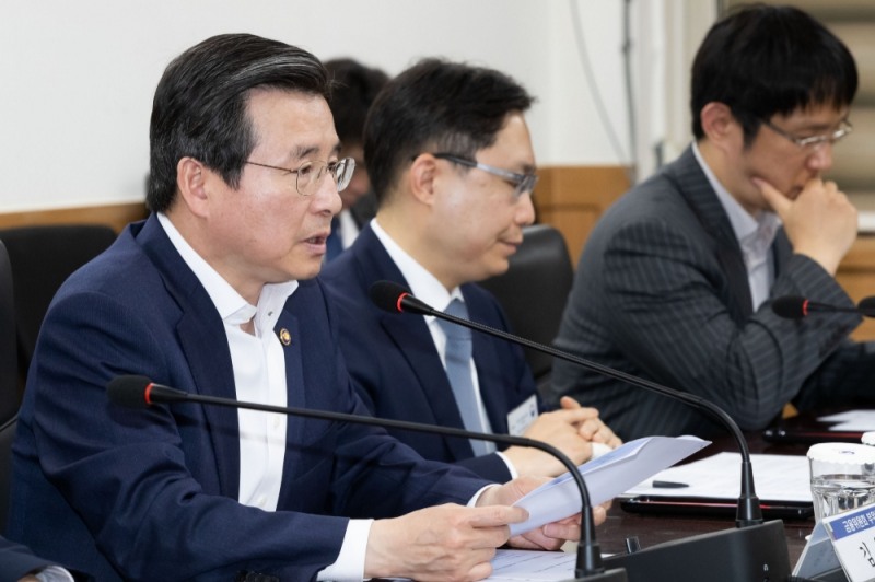 김용범 금융위 부위원장이 13일 서울 종로구 정부서울청사 금융위원회에서 열린 '기업 구조조정 제도 점검 태스크포스(TF) 회의'에서 모두발언을 하고 있다. / 사진= 금융위원회