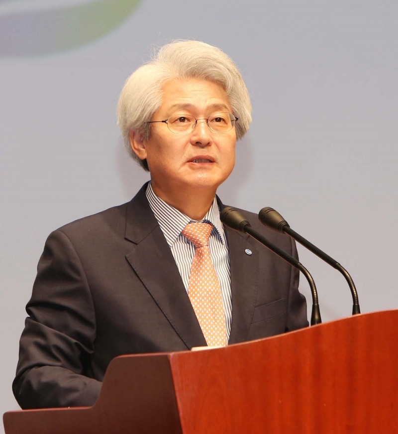 김태오 DGB금융지주 회장이 17일 DGB금융지주 본사에서 열린 DGB금융 창립 8주년 기념식에서 기념사를 하고 있다./사진=DGB금융지주