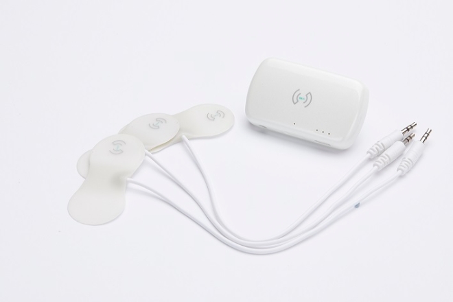 엠프로스가 7월에 출시할 빛밴드(VITBAND). 스마트폰에 연동해 수면 무호흡이나 코골이를 측정하고 관리할 수 있다. / 사진 = 우리종금