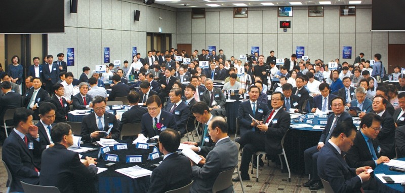 지난해 열린 ‘2018 한국금융미래포럼’에 참석한 금융계 리더들이 포럼을 경청하고 있다. / 사진= 한국금융신문