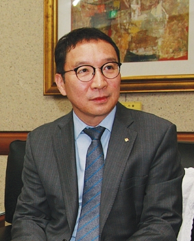 김학수 금융결제원장은 한국금융신문과의 인터뷰에서 "금융회사뿐 아니라 핀테크 기업이 안전하고 편리한 혁신 서비스를 선보이고 상호 경쟁 할 수 있는 플랫폼을 만들려 한다"고 말했다. / 사진= 한국금융신문