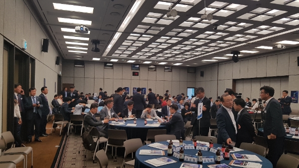 21일 오후 2시 은행연합회에서 열린 '2019 한국금융미래포럼' 시작을 앞두고 많은 사람들이 기다리고 있다.