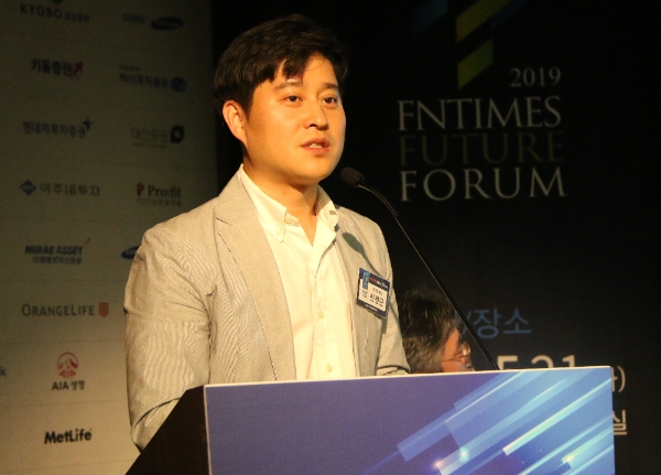 ▲신원근 카카오페이 부사장이 21일 오후 서울 은행회관에서 열린 ‘2019 한국금융미래포럼’에서 패널발표를 하고 있다.