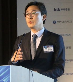 ▲권대영 금융위원회 금융혁신기획단장이 21일 서울 명동 은행회관에서 열린 '2019 한국금융미래포럼'에서 주제 발표를 하고 있다. /사진=한국금융신문