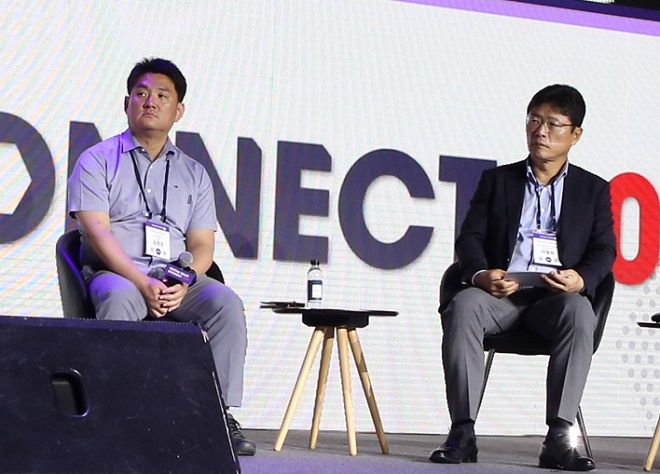 김정호 베어배터 대표(왼쪽)과 이형희 SK수펙스추구협의회 SV위원장. (사진=SK그룹)