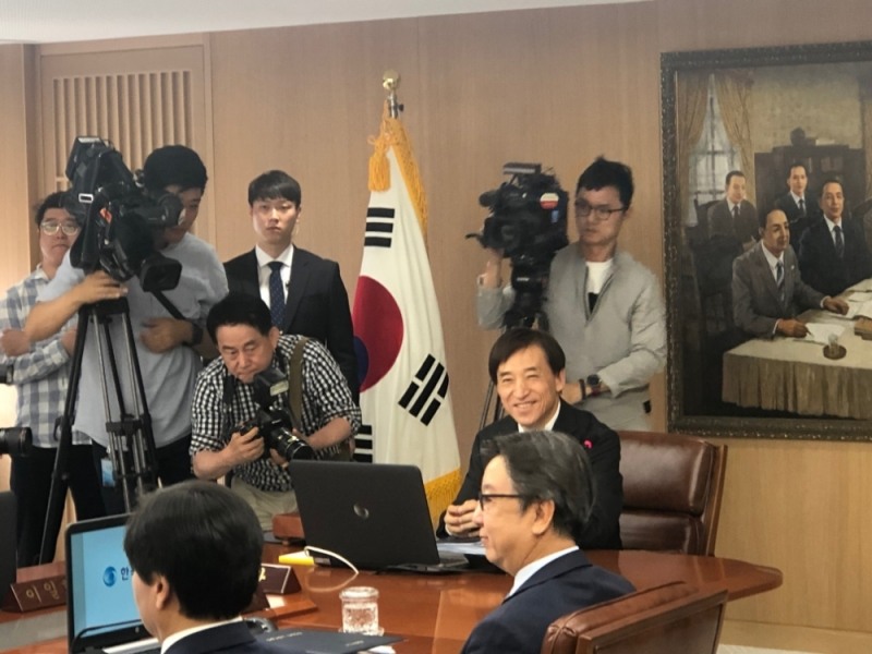 한국은행은 31일 오전 서울 중구 한은 본부에서 금융통화위원회 회의를 열고 기준금리를 현행 연 1.75%로 동결했다.