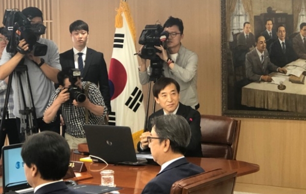 사진=한아란 기자, 금통위 회의 시작 전 모습