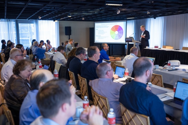 △디스플레이 업계 전문가들이 현지시간 11일 미국 뉴욕 맨해튼에서 열린 '8K 디스플레이 서밋'에서 8K 기술과 시장 현황에 대한 설명을 듣고 있다/사진=삼성전자