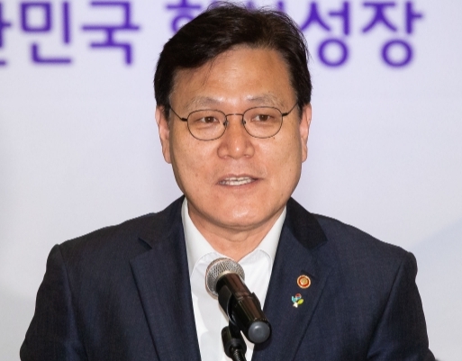 ▲최종구 금융위원장이 지난 6월 10일 오전 서울 마포구 신용보증기금 옛 사옥에서 열린 마포혁신타운 착공식에 참석해 모두 발언을 하고 있다./사진=금융위원회