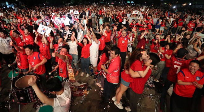 서울에서 제주까지 U20 월드컵 축구 거리응원 열풍...광화문·시청 광장은 안전상 제한