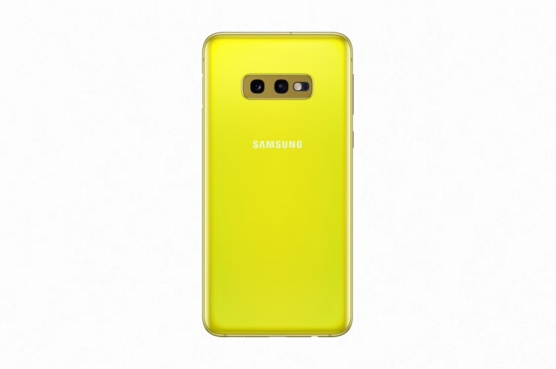△삼성전자 갤럭시 S10e 기기 중 카나리아 엘로우의 모습/사진=오승혁 기자(자료 편집)