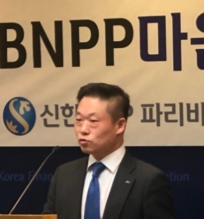 ▲김성훈 신한BNP파리바자산운용 솔루션운용팀장이 17일 서울 여의도 금융투자협회에서 열린 기자간담회에서 '신한BNPP마음편한TDF' 운용성과와 전략에 대해 설명하고 있다./사진=한국금융신문