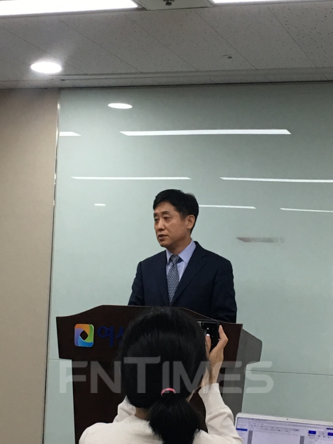 18일 오후 김주현 신임 여신금융협회 회장이 서울시 중구 여신금융협회에서 열린 임시총회 후 취임 소감을 밝히고 있다. / 사진 = 유선희 기자