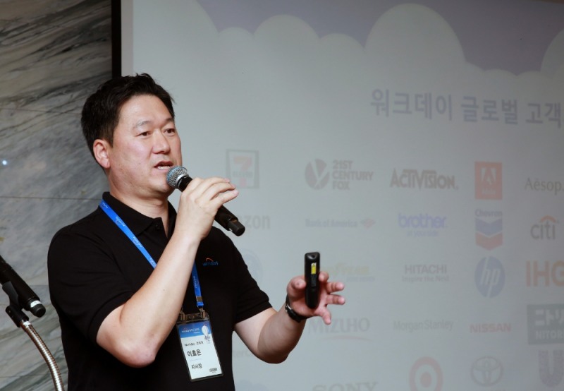 △이효은 워크데이코리아 지사장이 제1회 워크데이 엘리베이트 서울에서 인사말하는 모습/사진=오승혁 기자