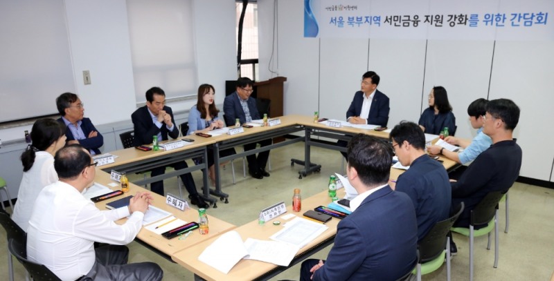 신용회복위원회는 20일 서울특별시 노원구 소재 노원 서민금융통합지원센터를 방문해 일일 상담사로 참여한 뒤 서민금융 실무·유관기관과의 자유토론식 간담회를 개최했다./사진=신용회복위원회