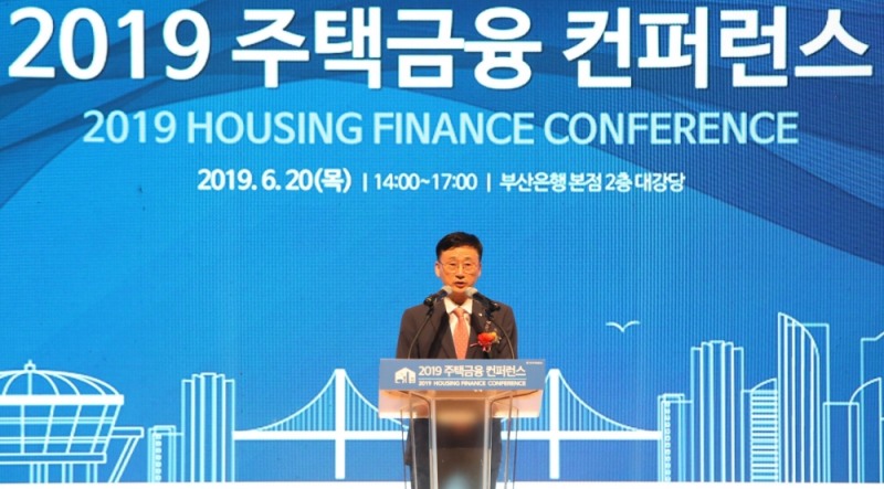이정환 주택금융공사 사장이 20일 부산 문현금융로 부산은행 본점에서 열린 ‘2019 주택금융 컨퍼런스’에서 개회사를 하고 있다./사진=주택금융공사