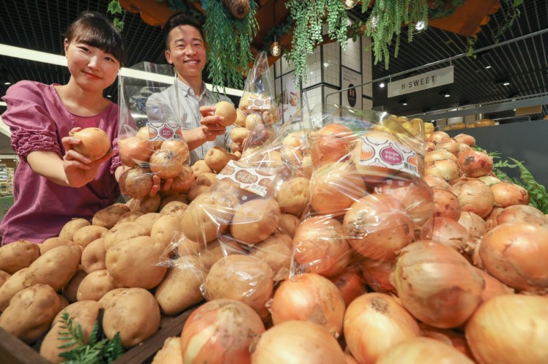 현대百, 경인 8개 점포서 '양파·감자 무한담기' 행사