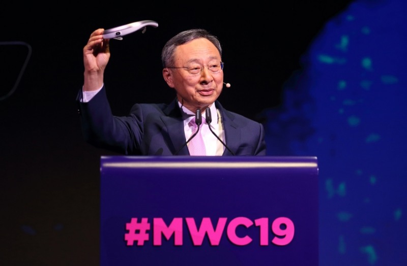 △MWC 2019에서 발표하는 황창규 KT 회장의 모습/사진=오승혁 기자(자료 편집)