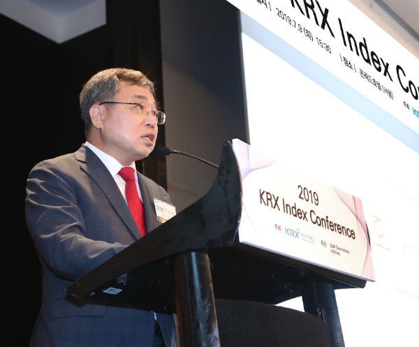 ▲2019 KRX 인덱스 컨퍼런스에 앞서 채남기 한국거래소 경영지원본부장이 개회사를 하고있다./ 사진=한국거래소