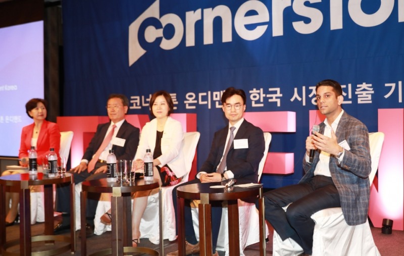 △쉬락 샤(Chirag Shah) 코너스톤 본사 수석 부사장(맨 오른쪽)부터 김성진 딜로이트 컨설팅 상무, 조은미 한국이콜랩 인사총괄 전무, 권대봉 고려대학교 명예교수, 박상욱 CDK 대표의 패널 토의 모습/사진=오승혁 기자(자료 편집)