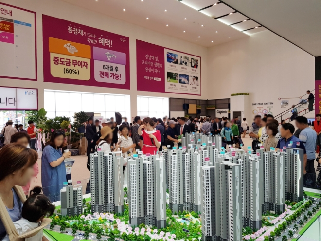 제일풍경채 센트럴파크' 견본주택에 주말 3일간 2만1000여명이 방문했다. 사진=제일건설.