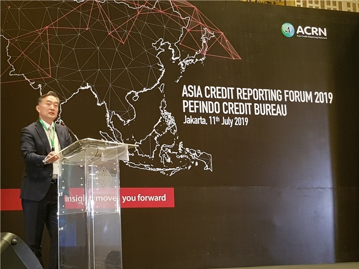 신현준 한국신용정보원장이 지난 11일 인도네시아 자카르타에서 열린 'Asia Credit Reporting Forum 2019'에서 축사를 하고 있다. / 사진= 한국신용정보원