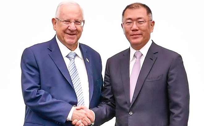 레우벤 리블린 이스라엘 대통령(왼쪽)과 정의선 현대차그룹 수석부회장. (사진=현대차그룹)